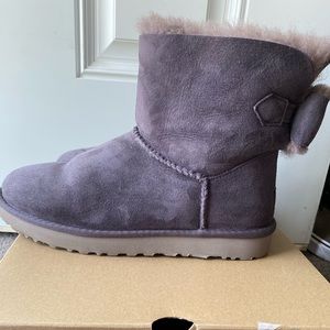 Ugg ladies size 9 Bailey Bow Short